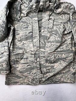 Military Cold Weather Gore-Tex Parka Digital Camouflage Mens Large Regular Set
