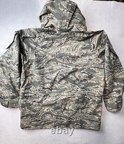 Military Cold Weather Gore-Tex Parka Digital Camouflage Mens Large Regular Set