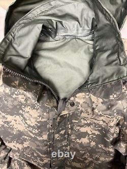 Set Parka Cold Weather Universal Camouflage Parka & Trousers both Small Regular