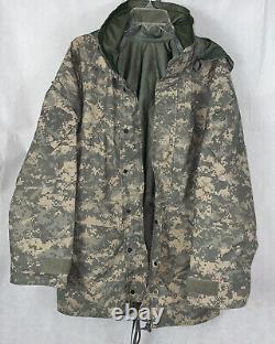 USArmy GORETEX Parka Cold Weather Camouflage Set Includes Jacket (S) & Pants (M)