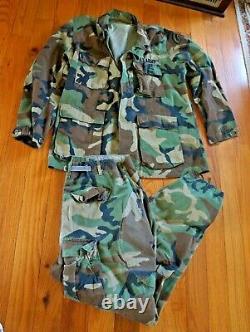 2 Ensembles Us Army Woodland Camouflage Field Jacket & Pants Large Sargent Insignia