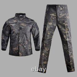 Ensemble de chemise et de pantalon de combat pour hommes en uniforme de camouflage tactique.