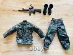 Ensemble de uniforme de camouflage de G.I. Joe avec bonus M4 Carbine
