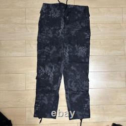Ensemble de uniforme de combat en camouflage sombre pour jeu de survie