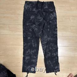 Ensemble de uniforme de combat en camouflage sombre pour jeu de survie