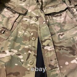 Ensemble de veste et pantalon camouflage