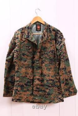 Ensemble de vêtements de camouflage Marpat vert numérique avec haut, bas et casquette.