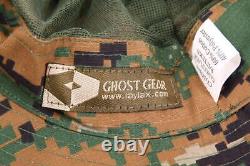 Ensemble de vêtements de camouflage Marpat vert numérique avec haut, bas et casquette.