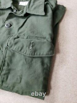 Ensemble de vêtements de combat vert olive vintage de l'armée américaine Pantalon & Chemise années 1970 Époque du Vietnam