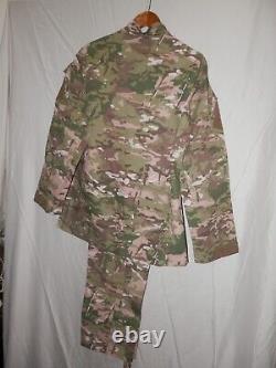 Lot (40 pièces) de nouveaux vêtements tactiques/camouflage de toutes tailles - ÉCONOMISEZ $$$