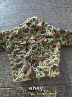 Uniforme de camouflage rare de 1964 de G.I. Joe Marine avec poches avant cousues