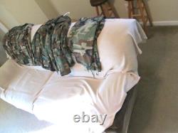 Vintage Set Army Camouflage Trous M XL Inseam, XL Chemise, Veste Med Hommes & Femme